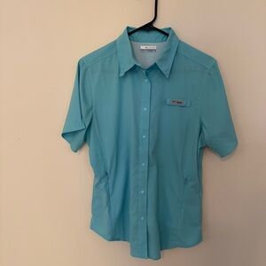 Columbia women’s Aqua blue performance Shirt